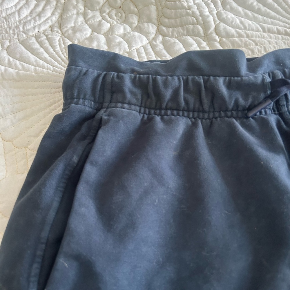 Women's Navy Blue LuLulemon shorts ! - Picture 3 of 4